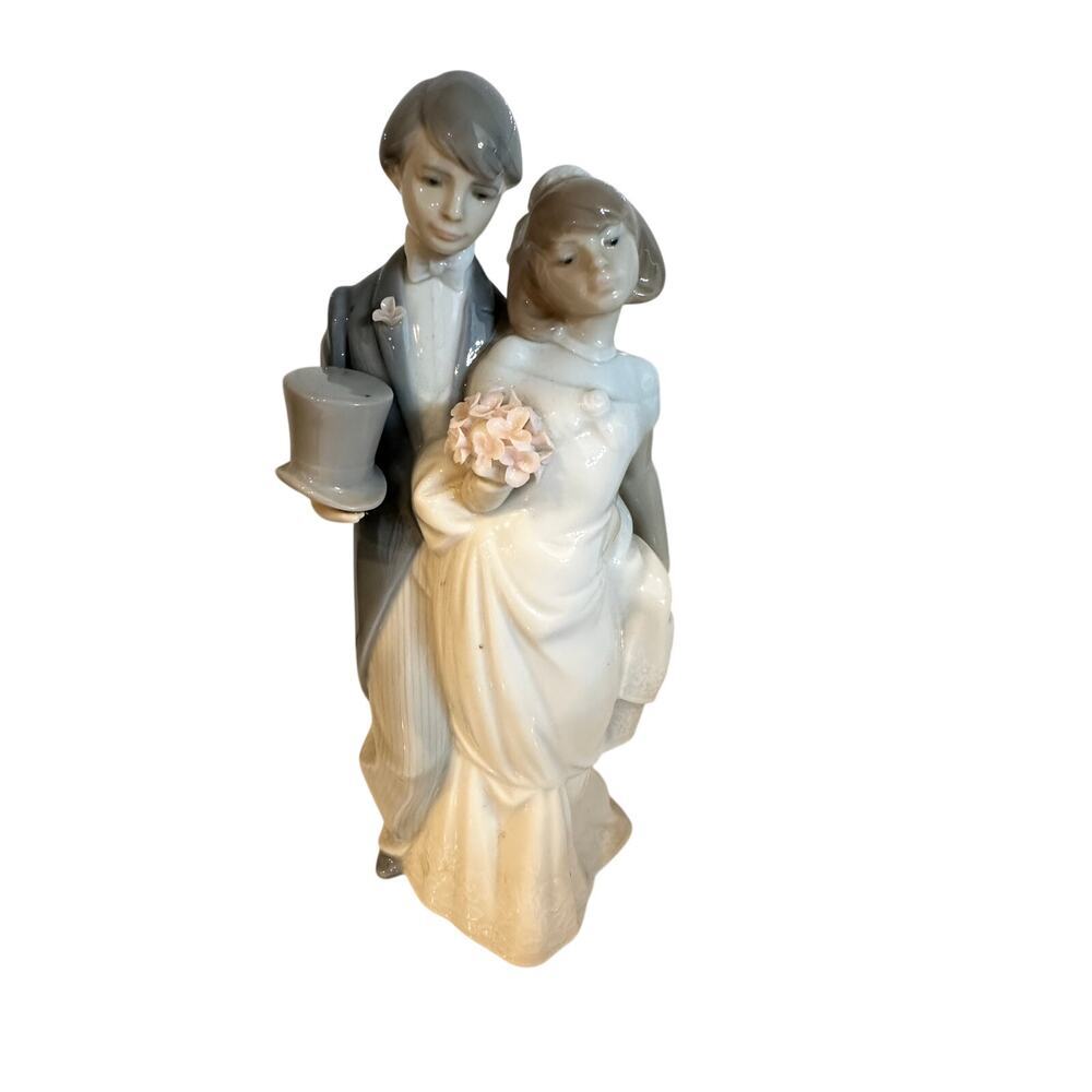Lladro Wedding Bells Bride and Groom Marriage Figurine